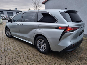 โตโยต้า เซียนน่า XLE ปี 2021 เครื่องยนต์ 2.5L I4 F DOHC 16V ไฮบริด 182 กิโลวัตต์ (247 แรงม้า) เกียร์อัตโนมัติ น้ำมัน/ไฟฟ้า 7 ที่นั่ง ระยะทาง 6,000 กม. - Product Image 3