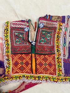 Collier de cou indien vintage fait main Banjara avec broderie et travail de miroirs, patch décoratif pour collier de cou Banjara à embellir - Product Image 2