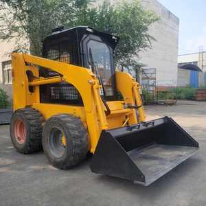 Mini-chargeuse compacte sur pneus hydraulique pour la construction, l'agriculture, l'aménagement paysager, avec attache rapide multi-usage 4x4 - Product Image 1