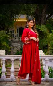 Conjunto de Traje Anarkali Elegante de Buena Calidad, Tela Suave, Atuendo Tradicional para Uso Festivo o en Bodas, en Venta - Product Image 4