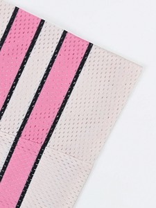 เสื้อเจอร์ซีย์อเมริกันฟุตบอลสีชมพูพิมพ์ลายกราฟิกตาข่าย ทรงครอป โอเวอร์ไซส์ คอวี สำหรับผู้หญิง สไตล์สตรีทแวร์ แบบซับลิเมชั่น รับผลิตแบบ OEM จำนวนมาก - Product Image 6