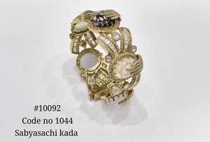 กำไลข้อมือเพชรคิวบิกเซอร์โคเนียแบบเปิด รุ่น 10092 พรีเมียม ลายดอกไม้ ประดับด้วยเม็ดพลอยคู่แบบเมห์นดี ชุบเคลือบเงา เหมาะสำหรับผู้หญิง สวมใส่ในงานแต่งงานและงานปาร์ตี้ - Product Image 3