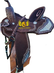 Silla de montar western personalizada de cuero marrón con detalles en piel de vaca, duradera, para espectáculos ecuestres, portátil, para carreras de barriles, con estructura de fibra. - Product Image 4