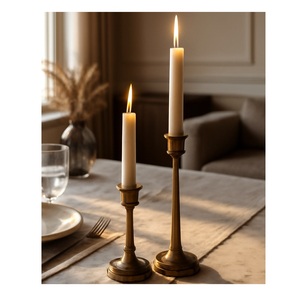 Candelabro moderno de latón diseñado para una elegancia decorativa que agrega un encanto invitante a espacios residenciales y de entretenimiento. - Product Image 5