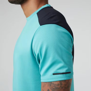 Ensemble T-shirt à col rond turquoise pour homme avec empiècements noirs aux épaules et short assorti, séchage rapide, tenue sportive d'été - Product Image 5