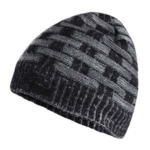 Bonnet tricoté personnalisé OEM unisexe, chaud pour l'hiver, style streetwear décontracté, fabricant en gros - Product Image 3