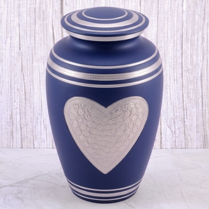 Urna Funeraria de Latón con Corazón Azul y Plateado, Acabado Mate, para Cenizas Humanas, Almacenamiento Conmemorativo y Exhibición en el Hogar - Product Image 1
