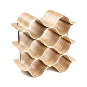 ชั้นวางไวน์ไม้สีอ่อนดีไซน์โมเดิร์นเวฟ จุได้ 9 ขวด สำหรับวางบนโต๊ะ สไตล์มินิมอลสแกนดิเนเวียน ทำจากไม้อัดโค้ง - Product Image 5