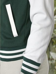 Chaqueta Varsity Verde y Blanca para Hombre con Cierre de Botones, Estilo Preppy, Corte Regular, para Otoño - Product Image 5