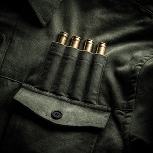 Chemise en coton vert foncé à manches longues pour homme avec fermeture boutonnée et poches poitrine - Product Image 6