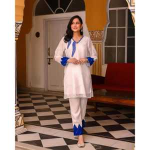 Conjunto de Kurta de Chifón Blanco Estilo Casual para Mujer con Parche Azul Leheriya para Primavera/Verano Disponible en Talla XS - Product Image 2