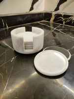 Ensemble de sous-verres tendance faits à la main en marbre avec support, surface flammée imperméable et finition onyx noir et blanc pour table
