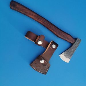 Hacha de Acero de Damasco Hecha a Mano de Alta Calidad con Mango de Madera y Funda de Cuero, Hacha Perfecta para Acampar y Cazar, Regalo para Padre - Product Image 3