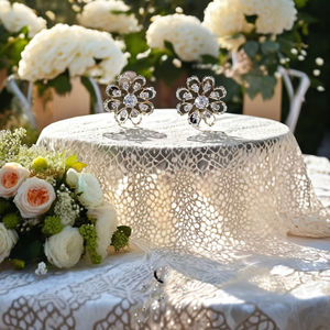 Ensemble de pendentif en diamant cultivé en laboratoire à motif floral avec boucles d'oreilles assorties |   Ensemble de bijoux élégants pour mariage et soirée - Product Image 3