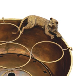 Cubo para champán de lujo con acabado de latón antiguo, figuras de pantera y soporte para copas, enfriador de vino de metal dorado estilo vintage con base. - Product Image 2