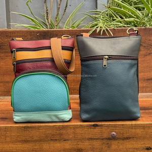Bolso Cruzado Multicolor de Cuero Reciclado Hecho a Mano, Bandolera de Diseñador de Lujo con Correa PARA EL Hombro, Bolso Mediano de Sillín para Mujer - Product Image 4