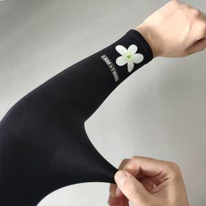 Manchon de bras sans couture noir à motif floral pour adultes, protection anti-UV, design extensible unisexe, pour cyclisme et activités de plein air, personnalisable - Product Image 2