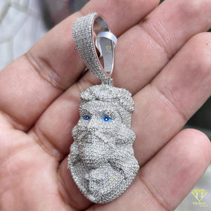 Colgante de Lujo con Rostro de Jesús, Ojos Azules, Diamante Moissanite VVS y Plata de Ley 925 - Product Image 4