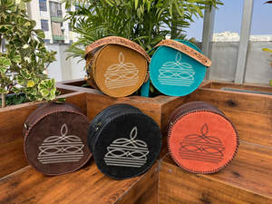 Nouveau 2025 cuir suédé usiné à la main grand sac rond pour femmes en gros point de botte véritable cuir de vache bandoulière sacs à bandoulière - Product Image 4