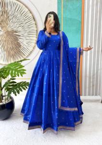 ชุดอานาร์กาลีแบบดั้งเดิมของอินเดีย ผ้าดูปัตตา ผ้าฝ้ายทอมือ ลายปักดิ้นทอง ทรงปกติ ยาวถึงพื้น ดีไซน์สี่ด้าน แห้งเร็ว - Product Image 2