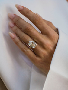 Anillo de Diamante Corte Cojín de 8.01CT, Anillo de Compromiso con Diamante Corte Cojín Cultivado en Laboratorio, Joyería Nupcial de Lujo de Inspiración Vintage - Product Image 3