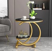 Table console moderne avec plateau en marbre et piétement en métal doré, design de meuble de salon