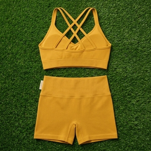 Ensemble de sport pour femme jaune moutarde côtelé : Soutien-gorge de sport et short cycliste taille haute pour yoga, gym, fitness et entraînement - Product Image 6