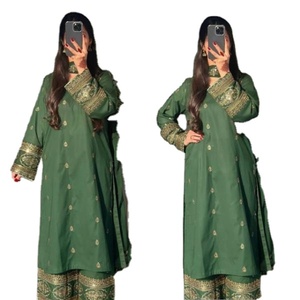 Nuevo Salwar Kameez de Diseño para Bodas y Fiestas Indias, con Top y Dupatta, Diseño Étnico Moderno, de Secado Rápido y Lavable - Product Image 1