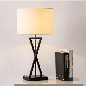 Lampe de table halogène moderne avec abat-jour en tissu, support en métal, lampe de chevet, lampe de bureau, écologique, protection des yeux, 2700K, lumière douce et dimmable - Product Image 1
