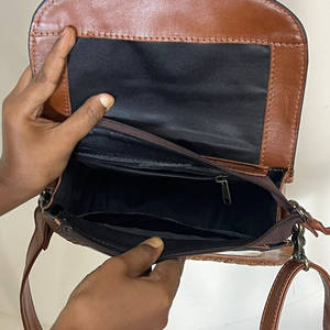 Sacs à bandoulière en cuir de vachette véritable fait main, motif floral élégant, pour femmes, sac messager à bandoulière - Product Image 6