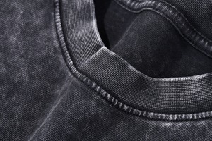 Camiseta Premium de 300 g/m², 100 % Algodón, con Acabado Lavado al Ácido, Logotipo Vintage, Corte Holgado, Talla Pequeña y Hombros Caídos - Product Image 3