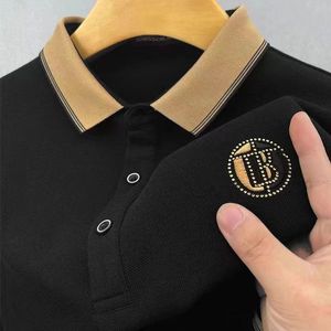 เสื้อเชิ้ตผู้ชายดีไซน์ใหม่ระดับไฮเอนด์ สไตล์ลำลอง สำหรับกอล์ฟและกีฬาอื่นๆ ผ้าแคนวาส ระบายอากาศได้ดี โลโก้ด้านหน้า คอเสื้อสีสันสดใส แขนสั้น สามารถสั่งทำได้ - Product Image 3