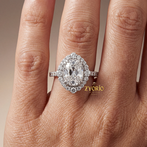 Bague de fiançailles de luxe en diamant de laboratoire taille coussin, design classique et romantique, choix idéal pour la mariée, la fête de mariage et les célébrations. - Product Image 4