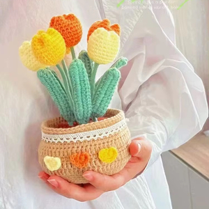 Ornement de pot de fleurs en crochet pour femme, motif tulipe, dégradé jaune, fleur éternelle en pot - Product Image 1
