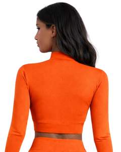ชุดโยคะสองชิ้นสีส้มแบบกำหนดเองสำหรับผู้หญิง เสื้อครอปแบบมีซิปและกางเกงขาบานเอวสูง ผ้าสเตรช ชุดออกกำลังกาย ชุดฟิตเนส ผู้ผลิตตามสั่ง OEM - Product Image 4