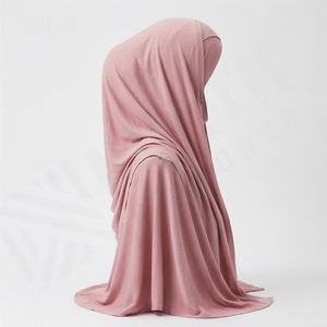 ผ้าพันคอผ้าฝ้ายทวิลล์จีบสีสันสดใสสำหรับฤดูร้อน ขายส่ง ผ้าคลุมศีรษะฮิญาบสำหรับผู้หญิงมุสลิม น้ำหนักเบา คุณภาพพรีเมียม นุ่ม ทันสมัย - Product Image 3