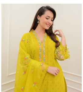 ชุดคุर्ตาผ้าฝ้ายปักลายดีไซน์พิเศษ พร้อมกางเกงทรงตรง และผ้าคลุมไหล่ผ้าออร์แกนซ่า - Product Image 1