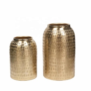 Vente à chaud de vase à fleurs en aluminium fait à la main vase de table moderne vase à fleurs moderne en aluminium au prix de gros - Product Image 3