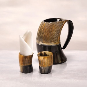 Tasse en corne viking faite à la main, forme irrégulière, style vintage, motif naturel poli, pour fêtes, vaisselle et assiettes - Product Image 1