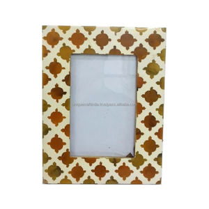 Marco de Fotos Artesanal de Resina Azul y Madera con Incrustaciones, Marco de Fotos Geométrico para Mesa, Decoración Contemporánea para el Hogar - Product Image 5