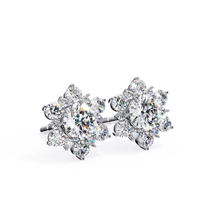 Pendientes de Moissanita con Corte Redondo en Forma de Flor, 3.85 mm en el Centro con Piedras Laterales de 1.7 y 1 mm, Pendientes de Moissanita en Oro Sólido de 18K - Product Image 3