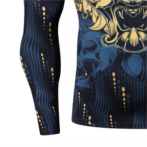 Rashguard personnalisé pour homme en polyester et élasthanne respirant, très demandé, avec logo personnalisé par sublimation. - Product Image 6