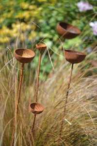 Rustic Metal Heart Garden Stakes Outdoor Decor Simple Style Galvanized Steel Plant Supports - Product Image 4