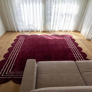 Tapis festonné bordeaux, tapis moderne tufté, tapis minimaliste pour chambre à coucher, tapis rouge vin, tapis à lignes géométriques, décoration contemporaine pour la maison - Product Image 2