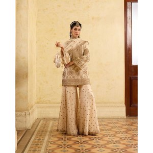 Magnifique ensemble de costume en mousseline de soie XL pour les fêtes, orné de broderies et de sequins - Product Image 4