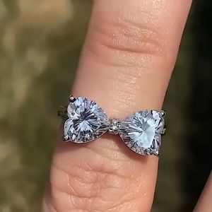 Bague de fiançailles 2CT Toi et Moi en diamant de laboratoire taille poire double pierre, bijoux de mariée modernes - Product Image 1
