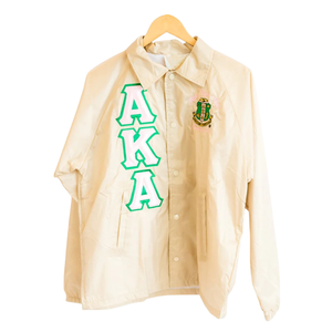 Chaqueta tipo camisa casual de manga larga con botones y bordado de letras griegas de la marca Sand AKA para mujer - Product Image 1