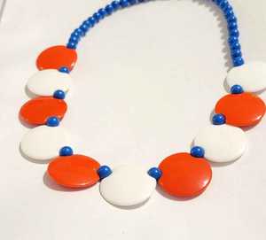 B.H CRAFTS สร้อยคอลูกปัดเรซิ่น สีส้ม สีขาว สีฟ้า เครื่องประดับแฟชั่น สร้อยลูกปัดอะคริลิค ลูไซต์ สไตล์ยูนิเซ็กส์ BH-1373 - Product Image 1
