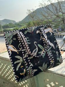 Bolso Tote Ligero Acolchado para Mujer, Estampado de Hojas Tropicales y Animales de la Selva, Estilo Bohemio, Cierre de Cremallera, Cadenas, para Todas las Temporadas - Product Image 4