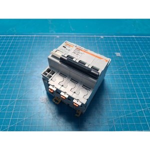 Module auxiliaire de disjoncteur Merlin Gerin MX+OF/C60N 60A C 26974+17469, utilisé tel quel, pièces d'équipement semi-conducteur d'occasion - Product Image 3